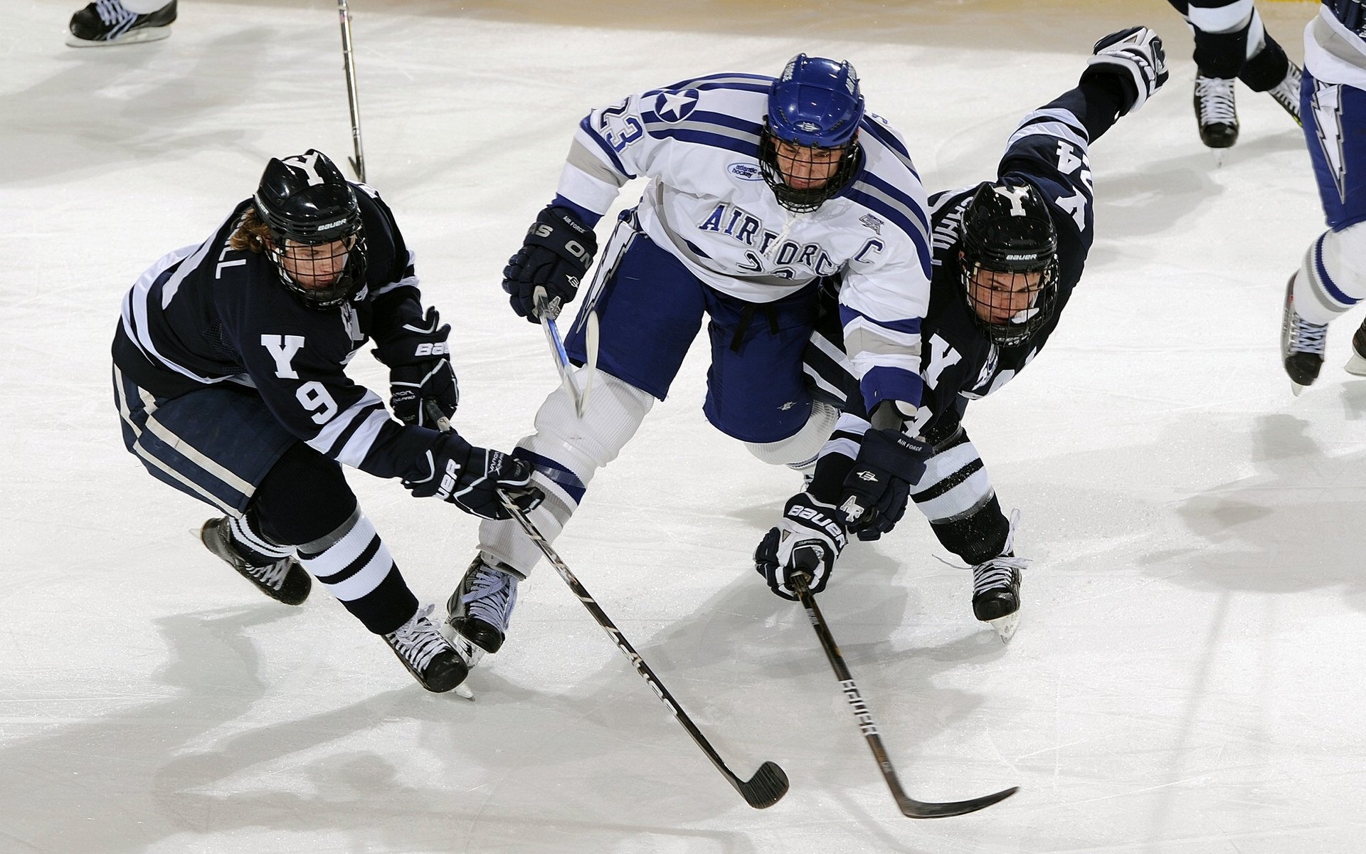C罗与队友赛后庆祝气氛欢乐轻松，c罗和谁配合